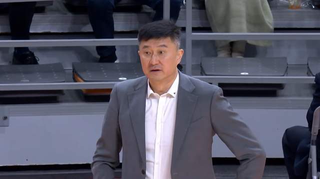 开云-强强对话！广东今晚7:35恶斗豪门，杜锋要给卢伟上一课，央视直播